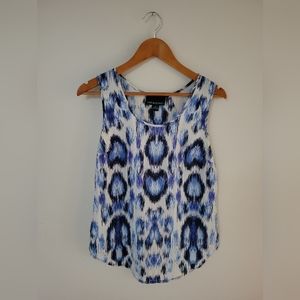 Patterned blue sleeveless blouse